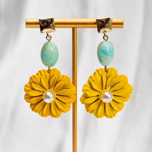 ✨Modcloth Linnea Earrings - Picture 4 of 4